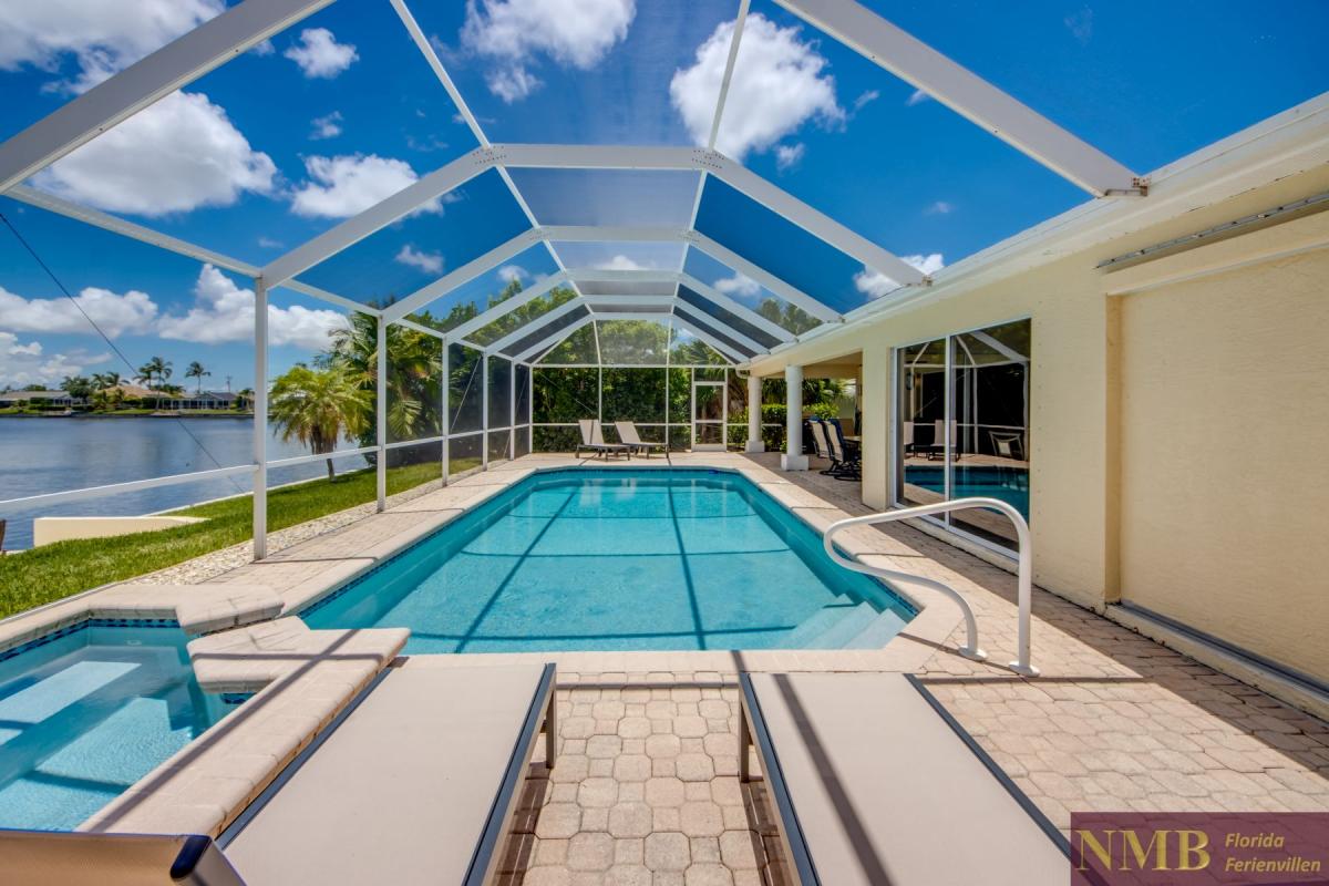 Ferienhaus-Cape-Coral-Villa-Lifetime_67-Pool-Hot-Tub