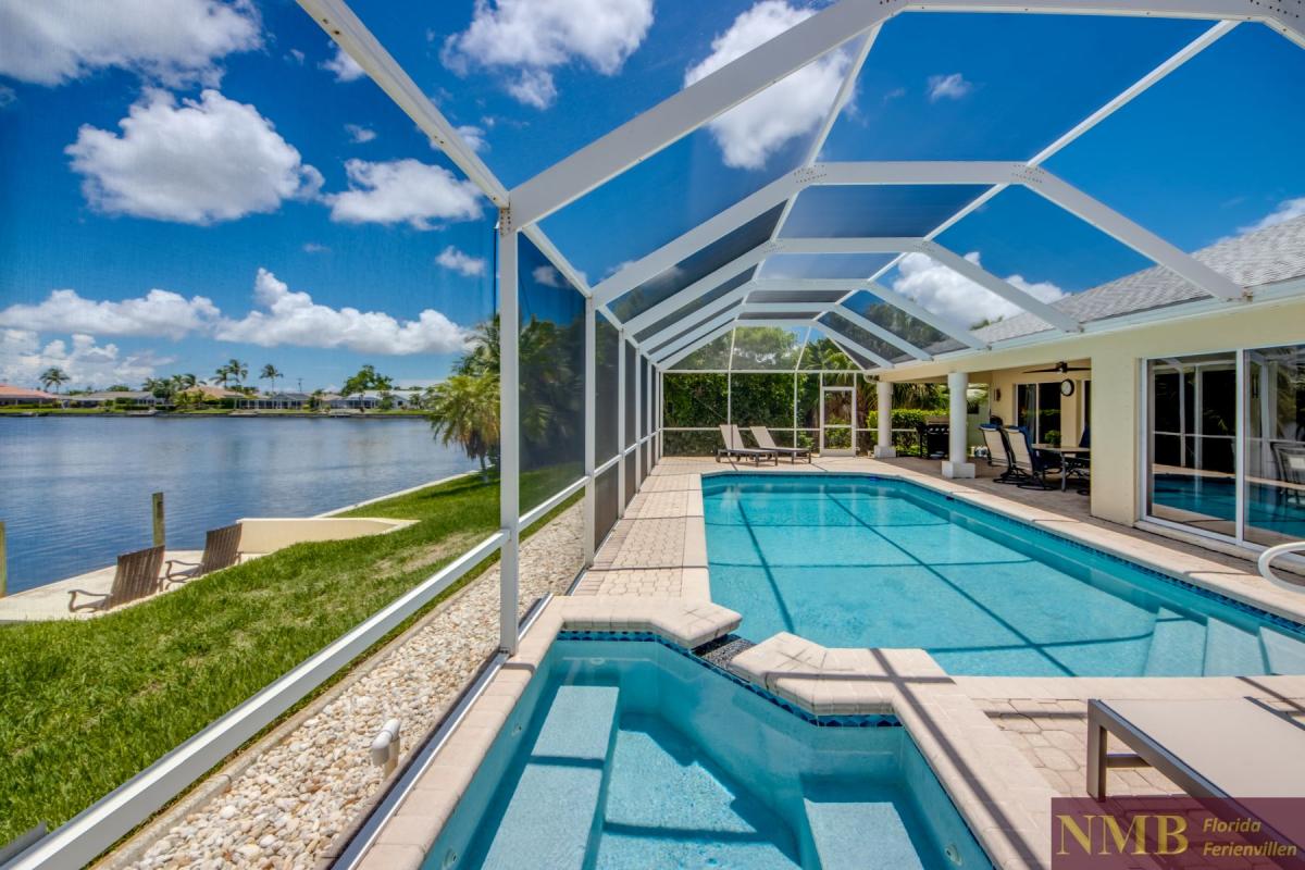 Ferienhaus-Cape-Coral-Villa-Lifetime_68-Pool-Hot-Tub