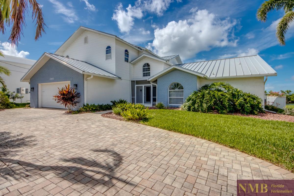Ferienhaus-Cape-Coral-Blue-Diamond_2-Front-of-Villa