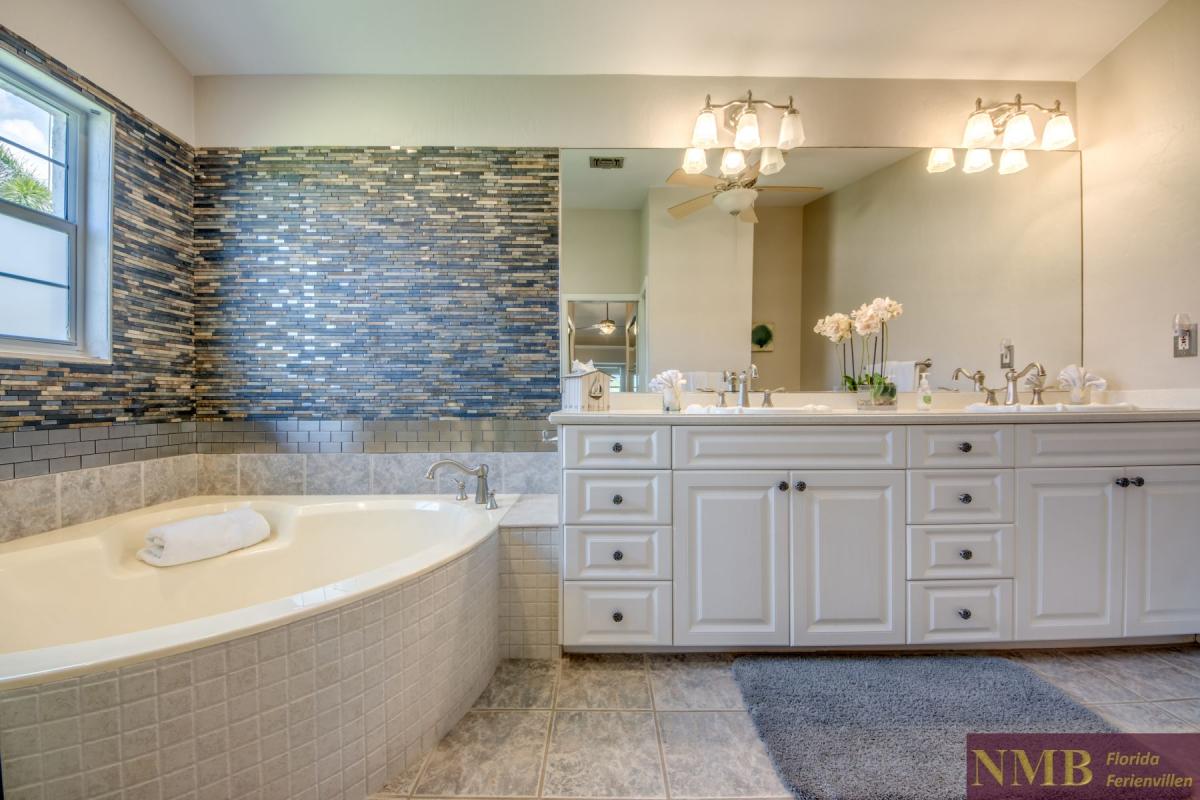 Ferienhaus-Cape-Coral-Blue-Diamond_34-Second-Master-Bathroom