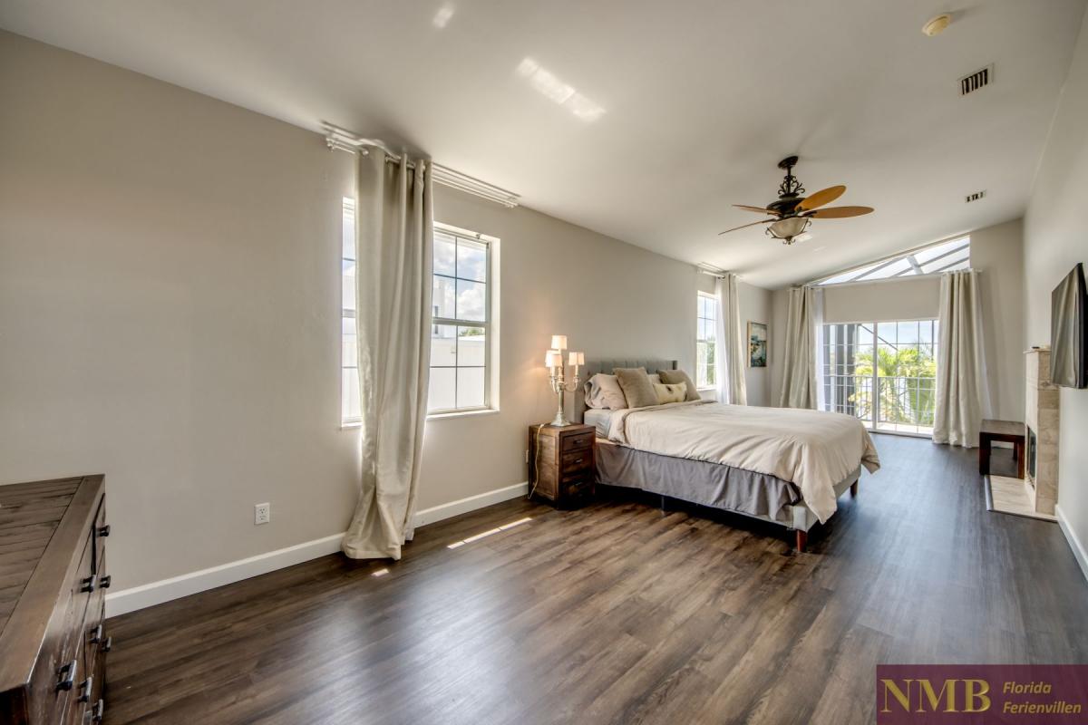 Ferienhaus-Cape-Coral-Blue-Diamond_46-Master-Bedroom