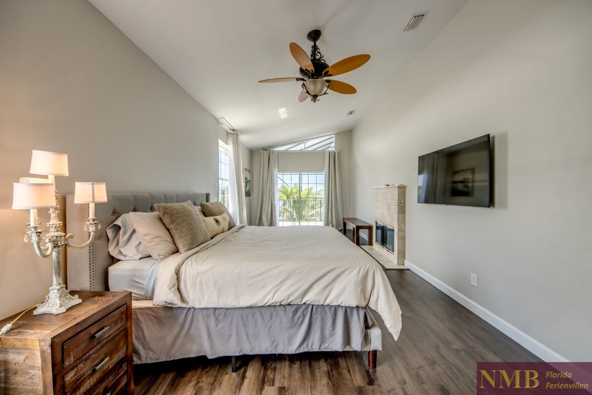 Ferienhaus-Cape-Coral-Blue-Diamond_48-Master-Bedroom