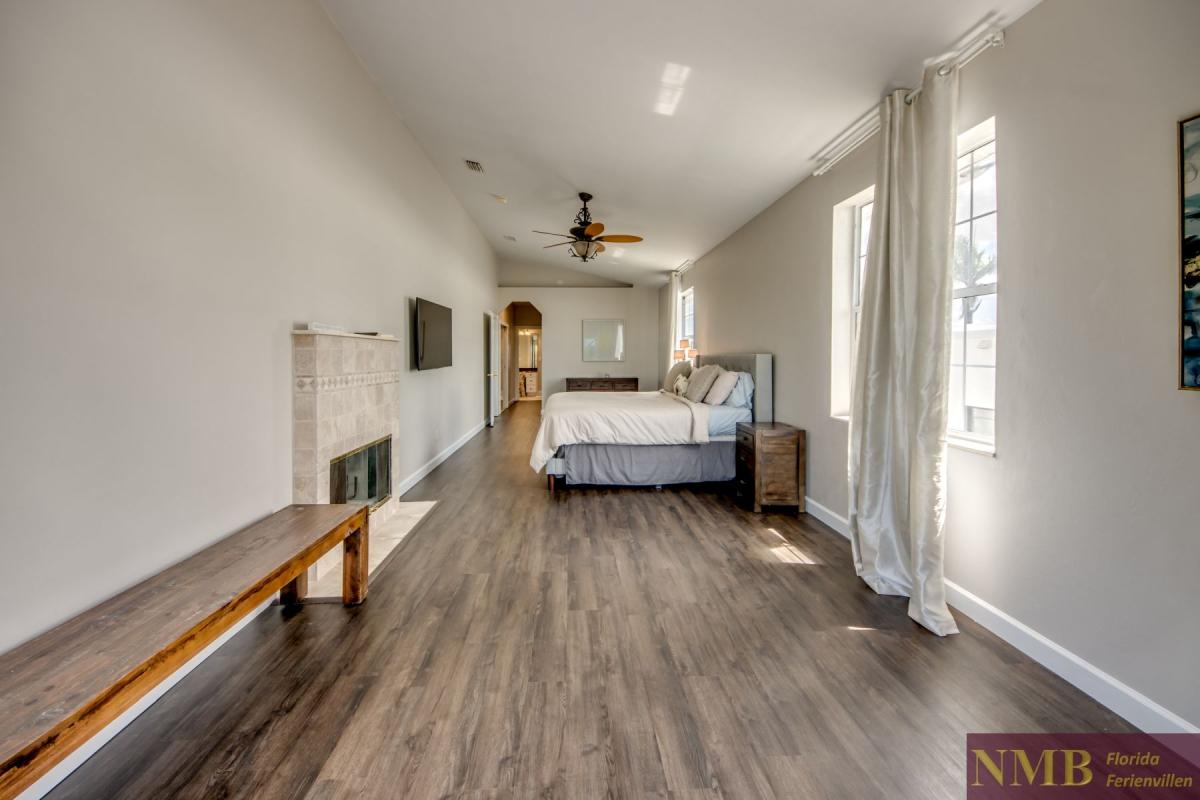Ferienhaus-Cape-Coral-Blue-Diamond_49-Master-Bedroom