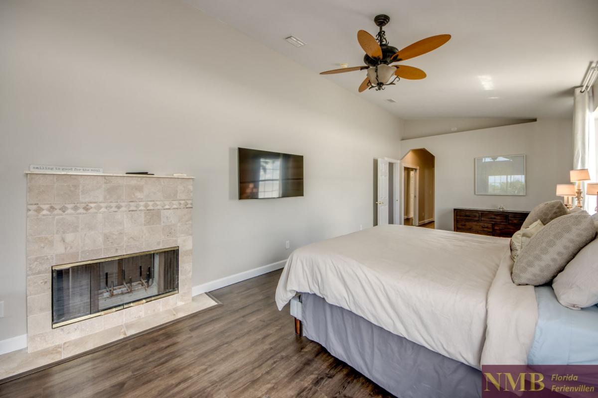 Ferienhaus-Cape-Coral-Blue-Diamond_50-Master-Bedroom