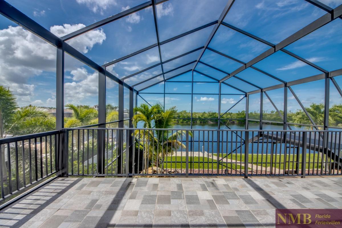 Ferienhaus-Cape-Coral-Blue-Diamond_54-Master-Bedroom-Balcony