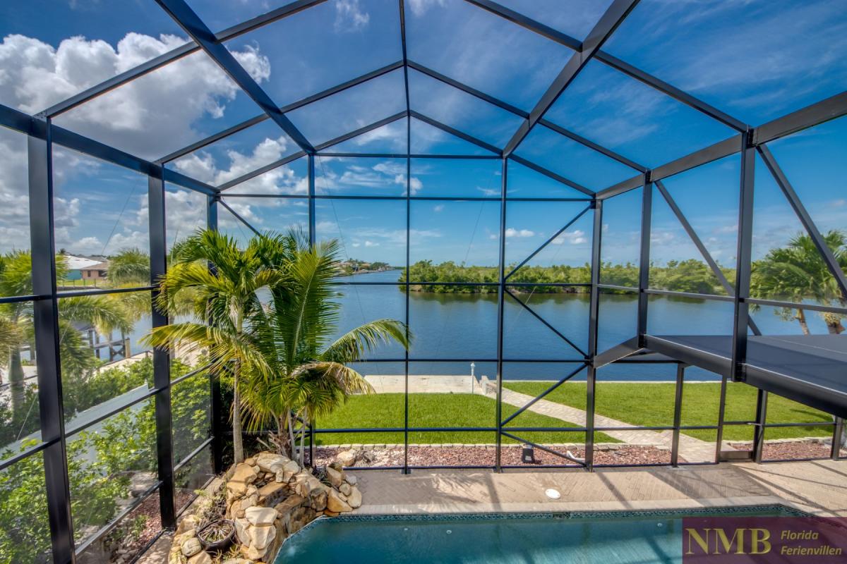 Ferienhaus-Cape-Coral-Blue-Diamond_55-Master-Bedroom-Balcony