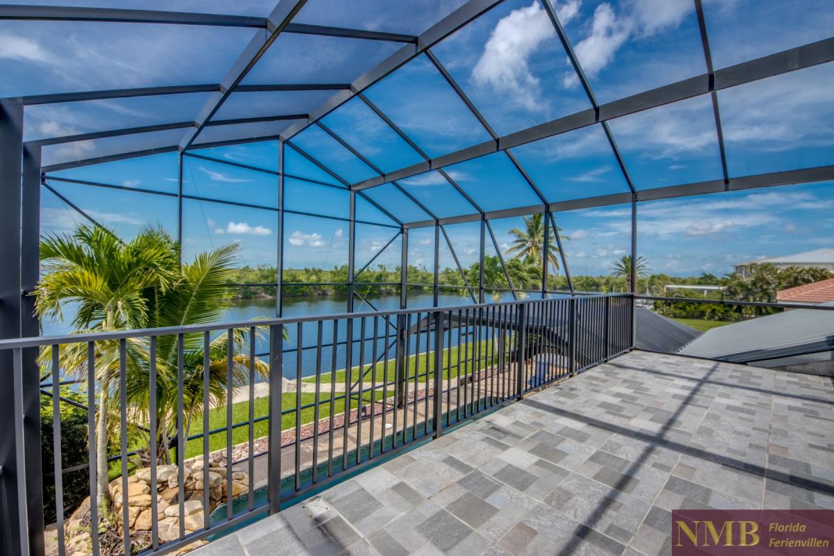 Ferienhaus-Cape-Coral-Blue-Diamond_57-Master-Bedroom-Balcony