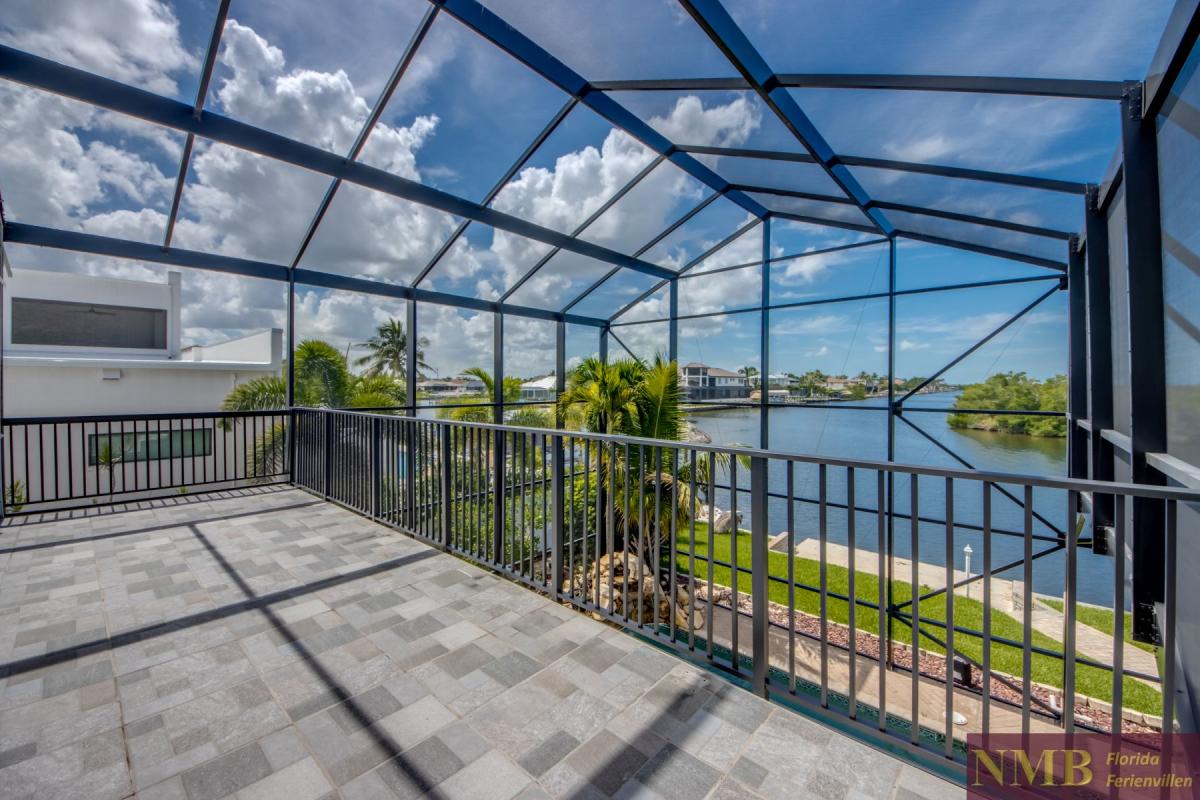 Ferienhaus-Cape-Coral-Blue-Diamond_59-Master-Bedroom-Balcony