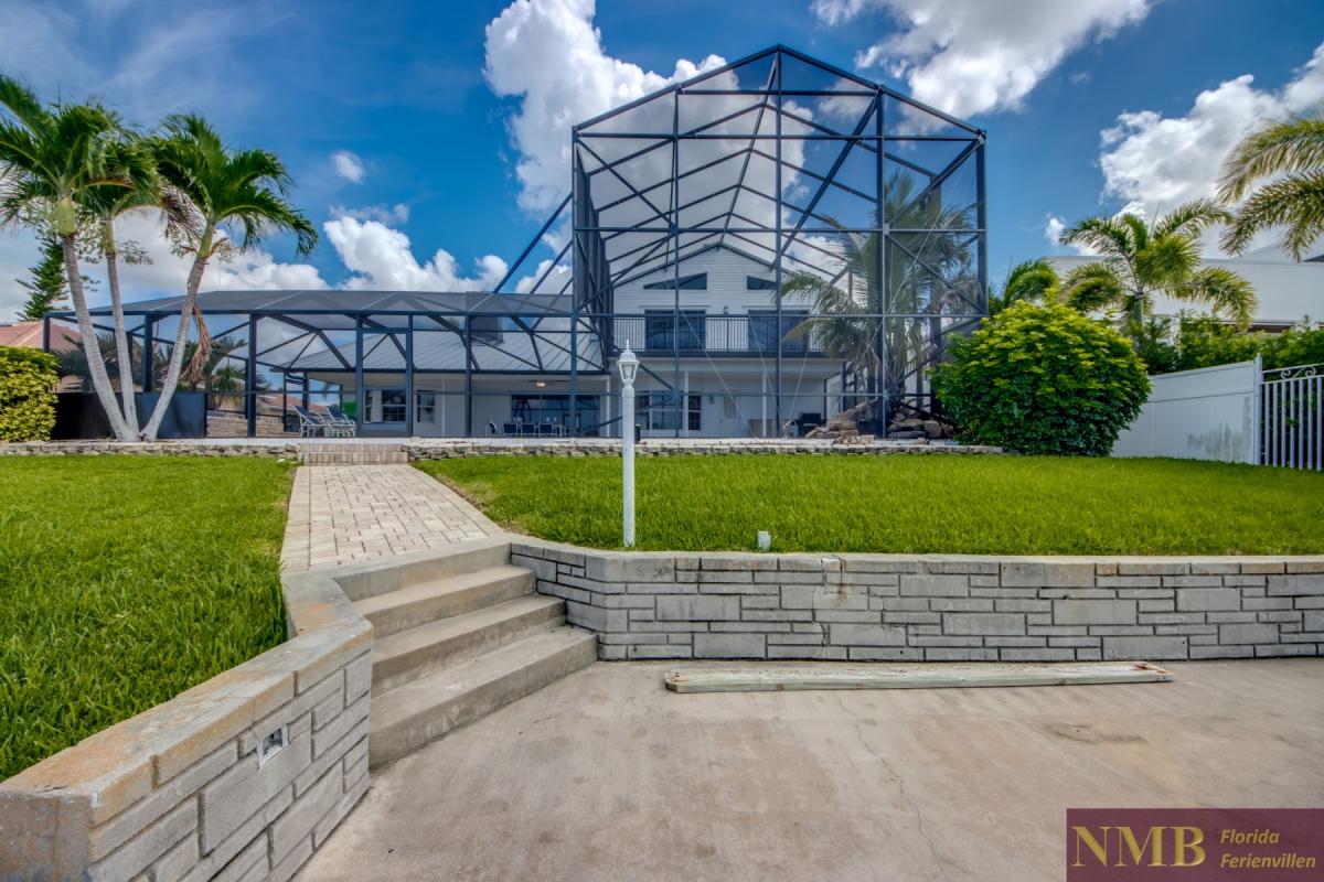 Ferienhaus-Cape-Coral-Blue-Diamond_91-Back-of-Villa