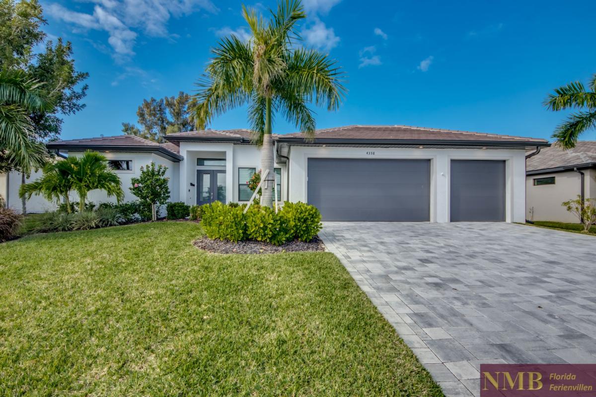 Ferienhaus-Cape-Coral-White-Shell_3-Front-of-Villa