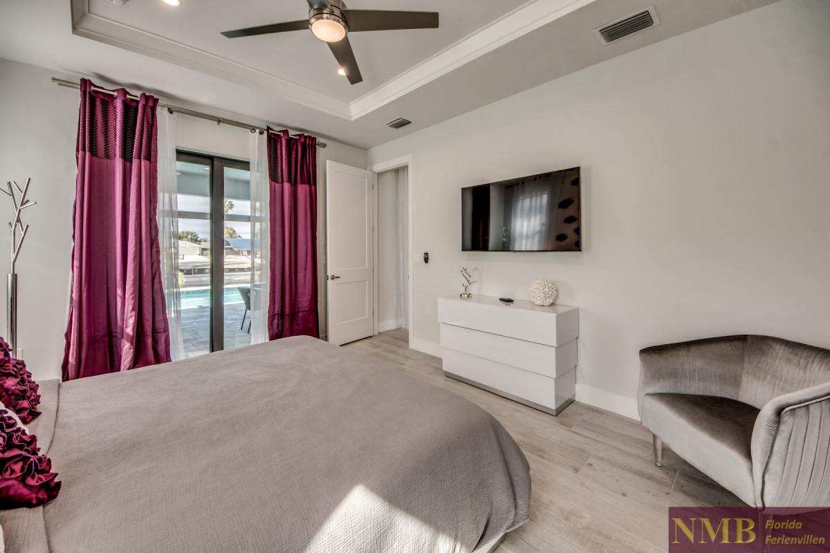 Ferienhaus-Cape-Coral-White-Shell_38-Master-Bedroom