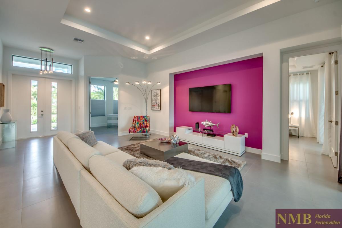 Ferienhaus-Cape-Coral-Pink-Lemonade_10-Living-Room