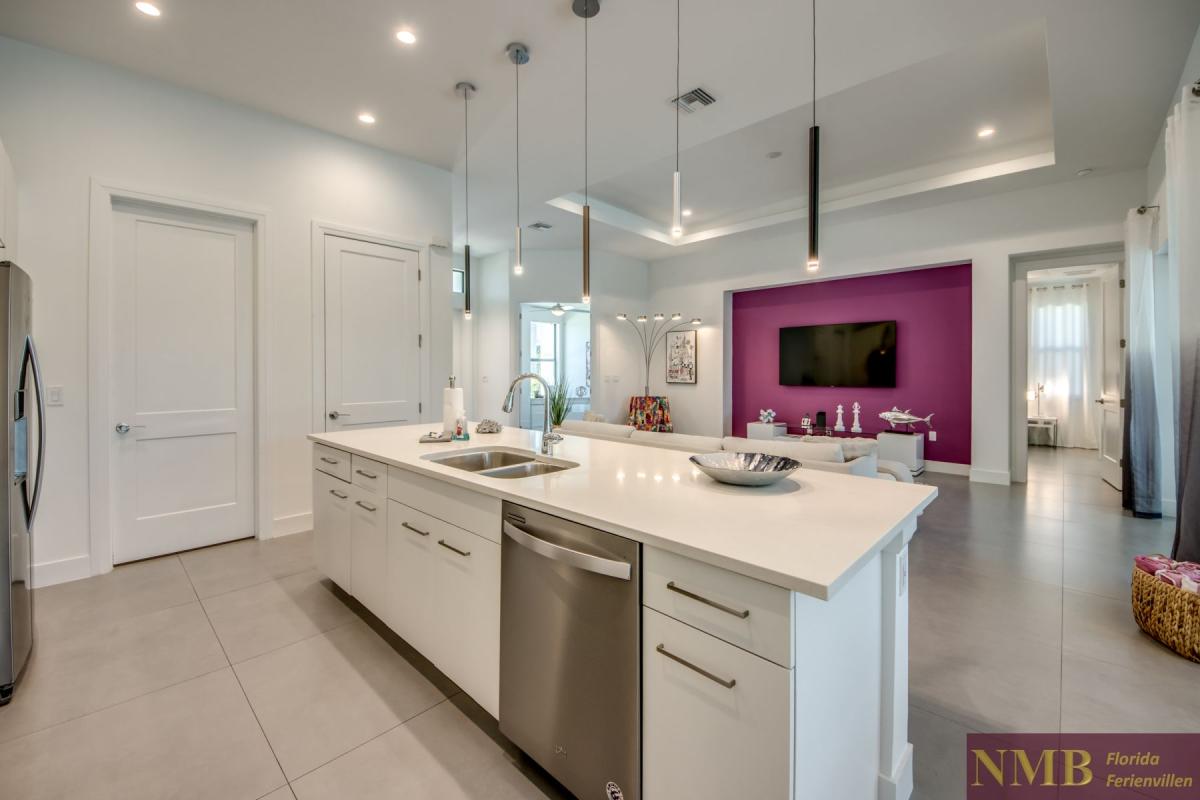 Ferienhaus-Cape-Coral-Pink-Lemonade_26-Kitchen