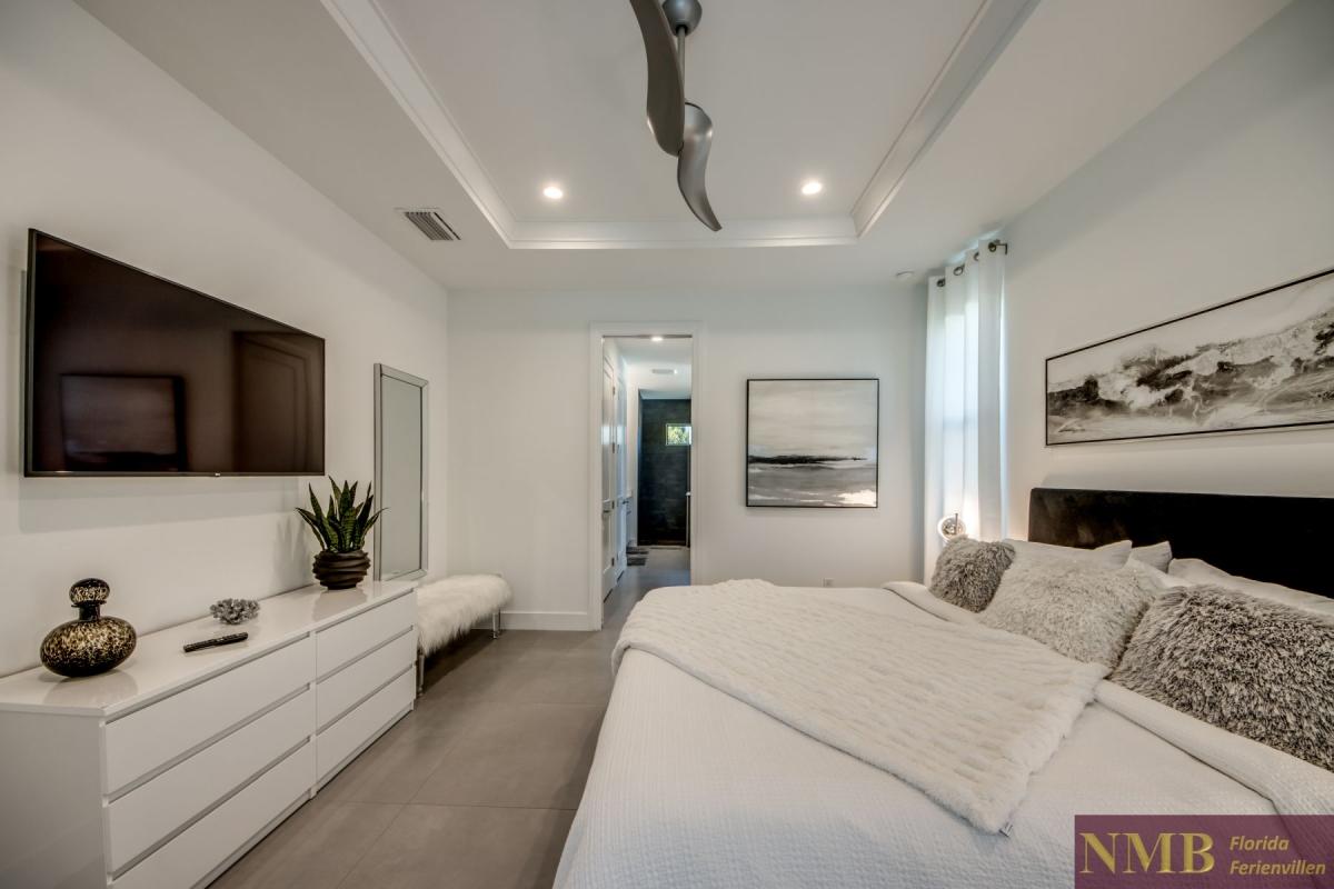 Ferienhaus-Cape-Coral-Pink-Lemonade_37-Master-Bedroom