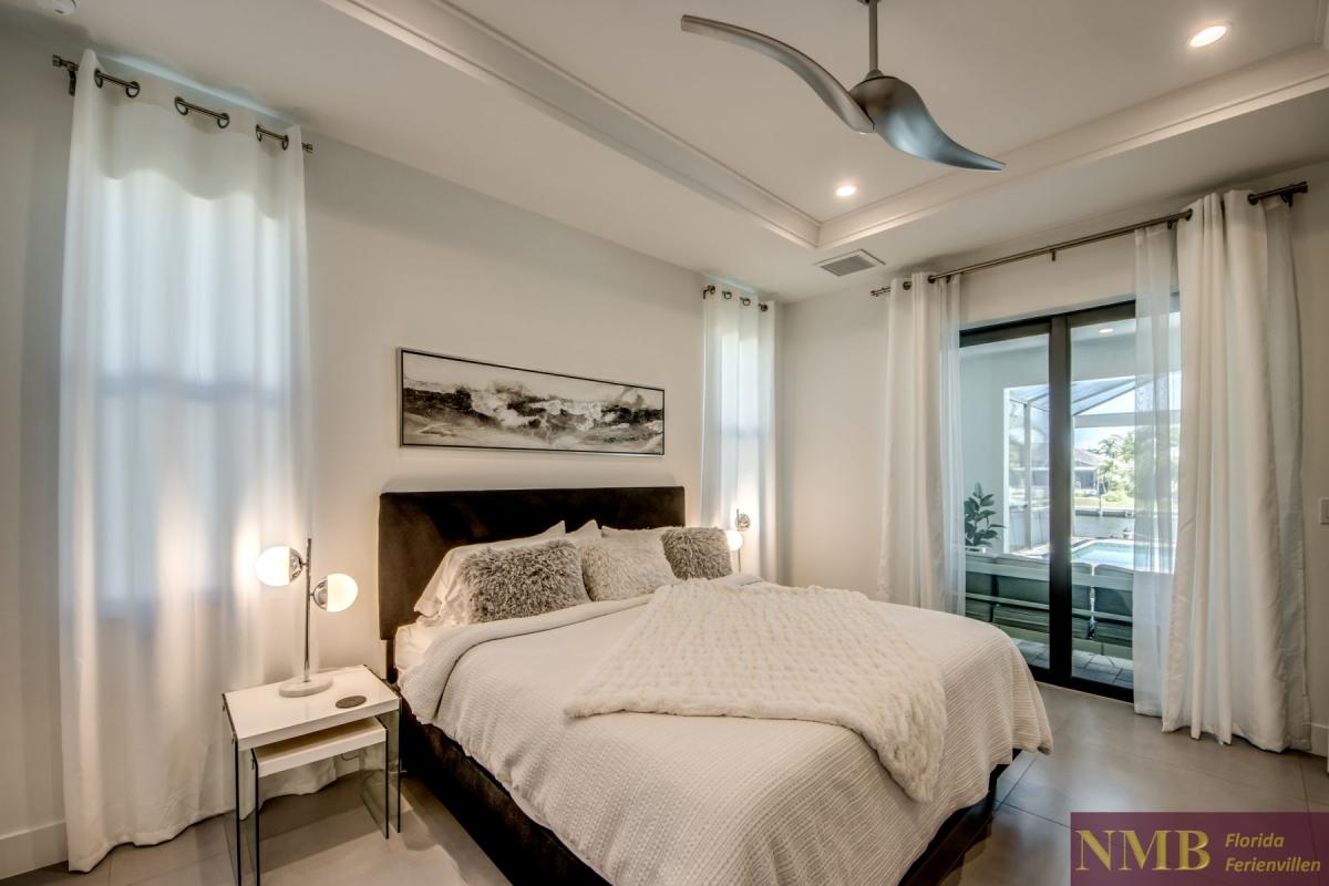 Ferienhaus-Cape-Coral-Pink-Lemonade_39-Master-Bedroom