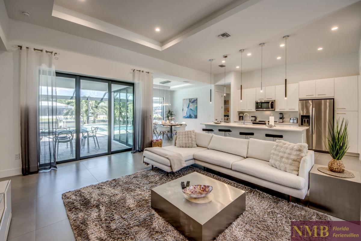 Ferienhaus-Cape-Coral-Pink-Lemonade_8-Family-Room
