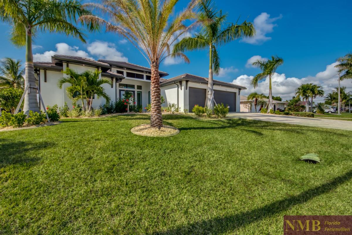 Ferienhaus-Cape-Coral-Madison-Garden_1-Front-of-Villa