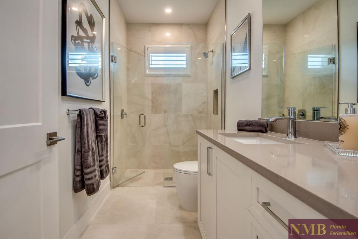 Ferienhaus-Cape-Coral-Madison-Garden_52-Guest-Bathroom