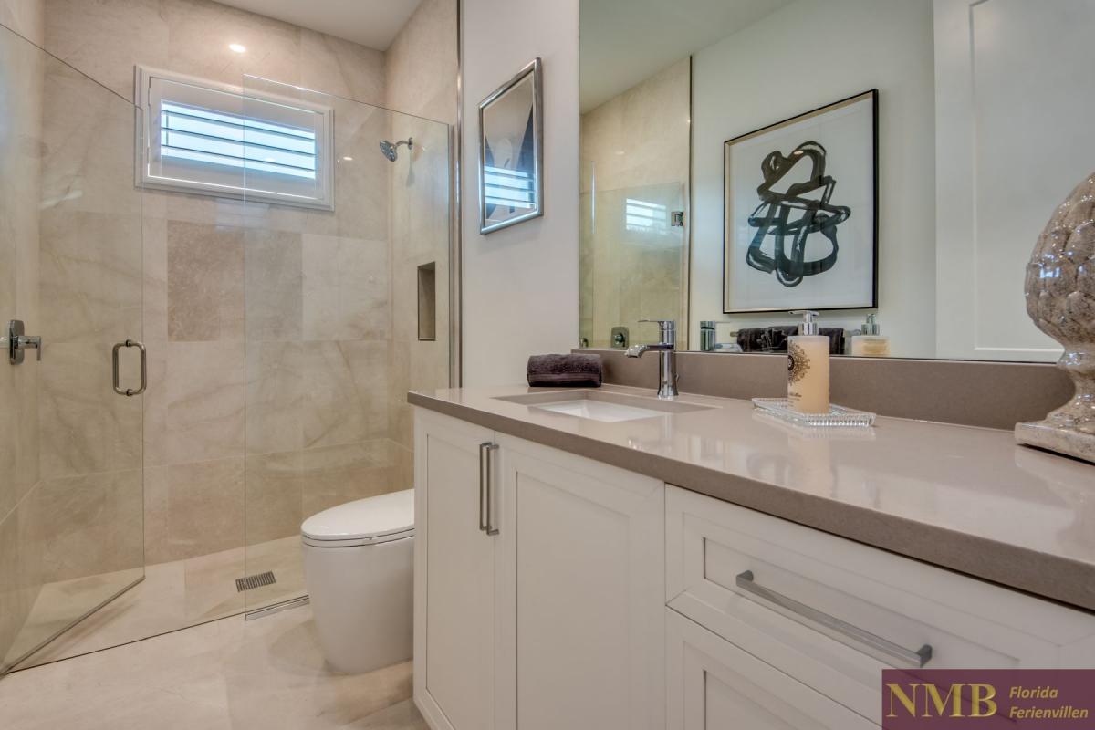 Ferienhaus-Cape-Coral-Madison-Garden_53-Guest-Bathroom