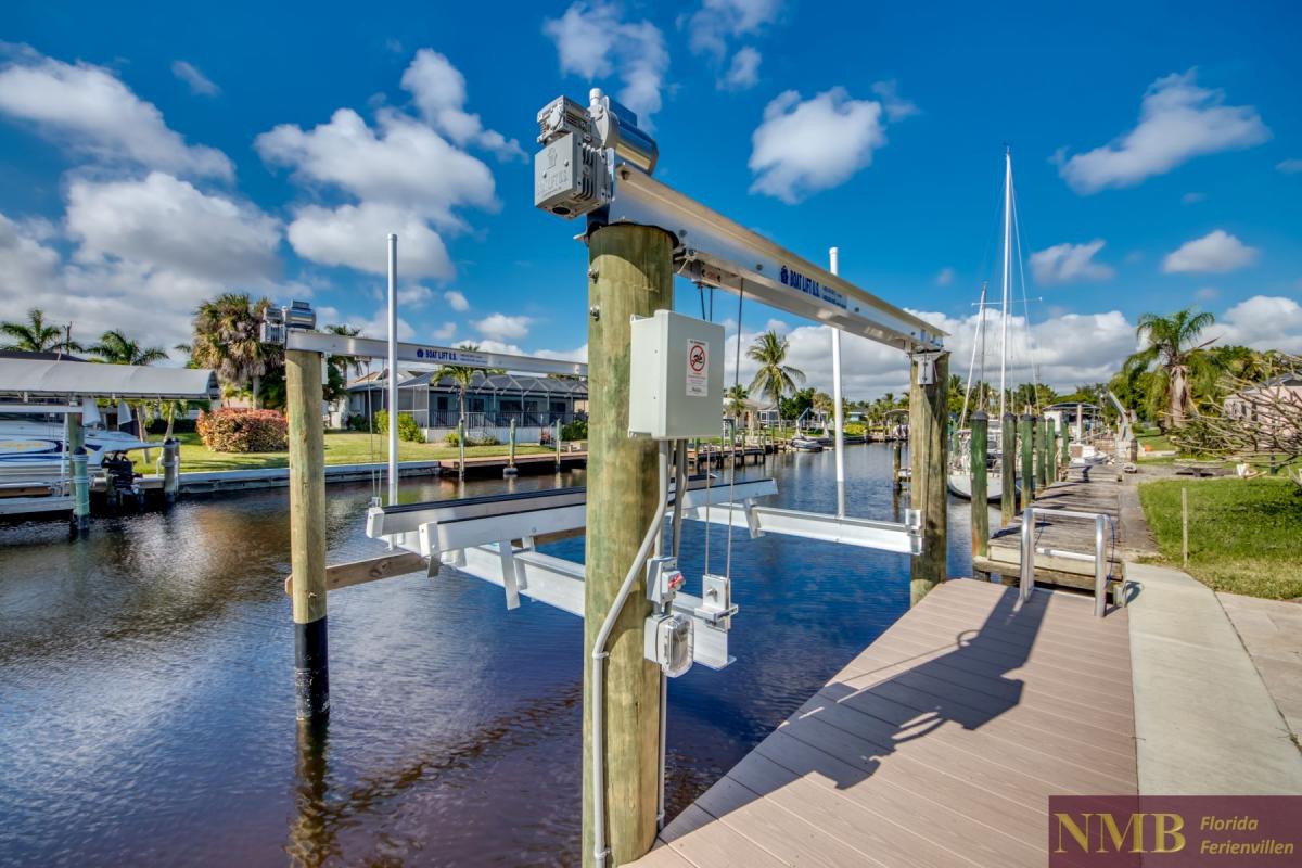 Ferienhaus-Cape-Coral-Madison-Garden_86-Dock-Boat-Lift