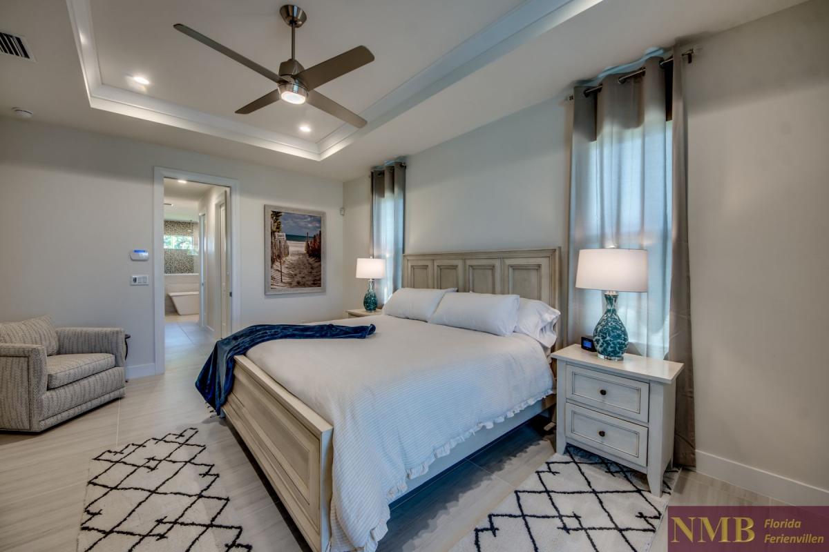 Ferienhaus-Cape-Coral-Ruby-Sunset_39-Master-Bedroom