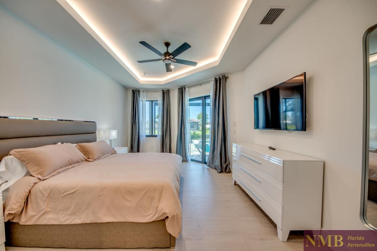 Ferienhaus-Cape-Coral-Henderson_32-Master-Bedroom