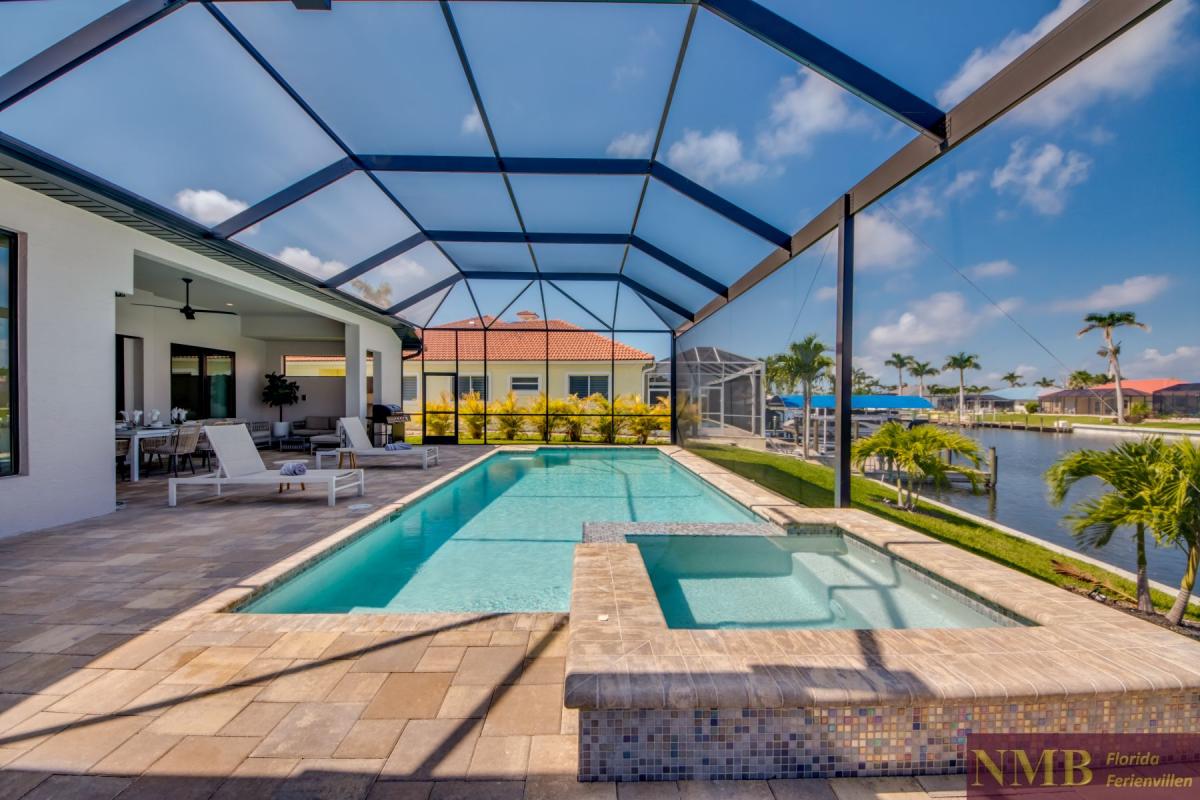 Ferienhaus-Cape-Coral-Villa-Cape-Royal_62-Pool-Hot-Tub