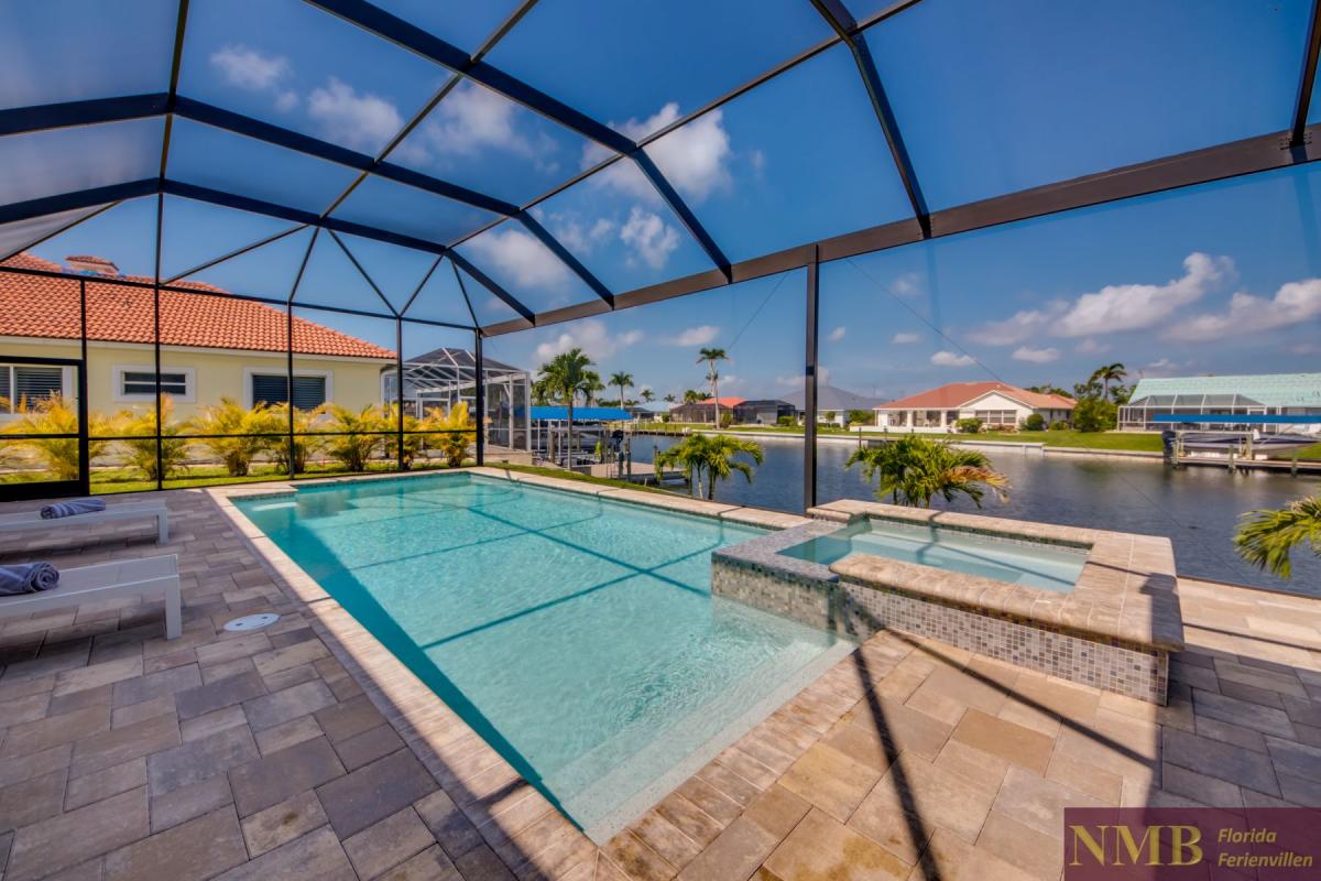 Ferienhaus-Cape-Coral-Villa-Cape-Royal_63-Pool-Hot-Tub