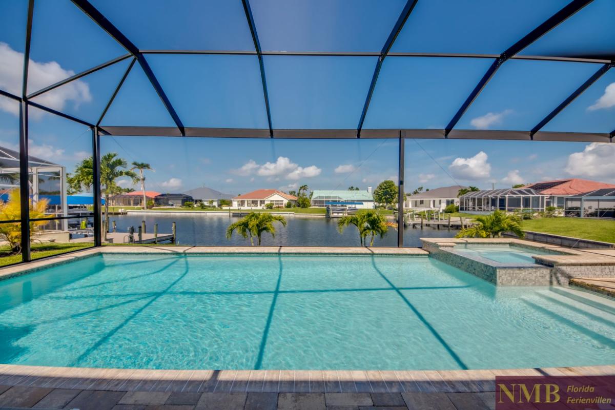 Ferienhaus-Cape-Coral-Villa-Cape-Royal_64-Pool-Hot-Tub