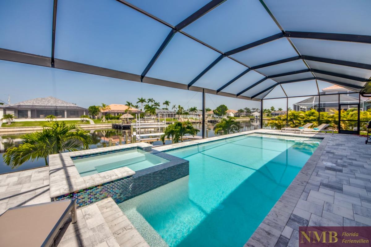 Ferienhaus-Cape-Coral-Villa-Lumina_71-Pool-Hot-Tub