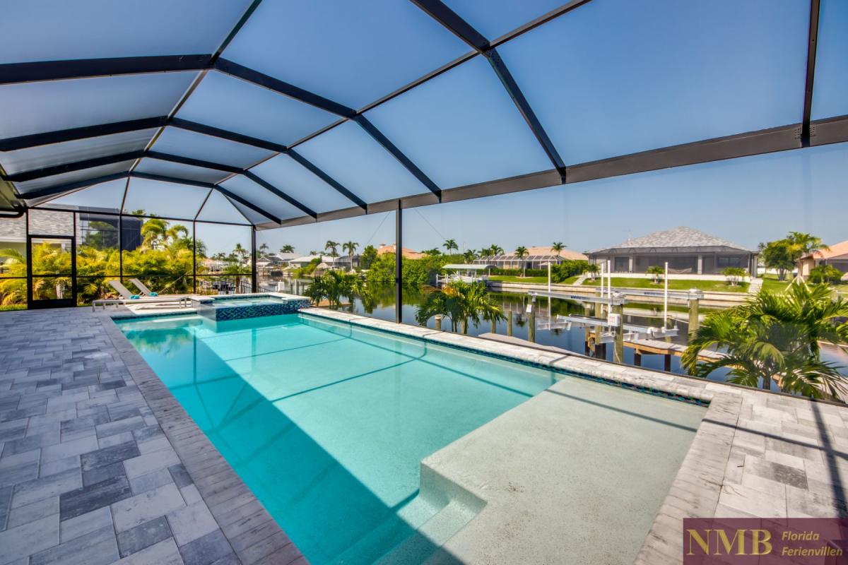 Ferienhaus-Cape-Coral-Villa-Lumina_73-Pool-Hot-Tub