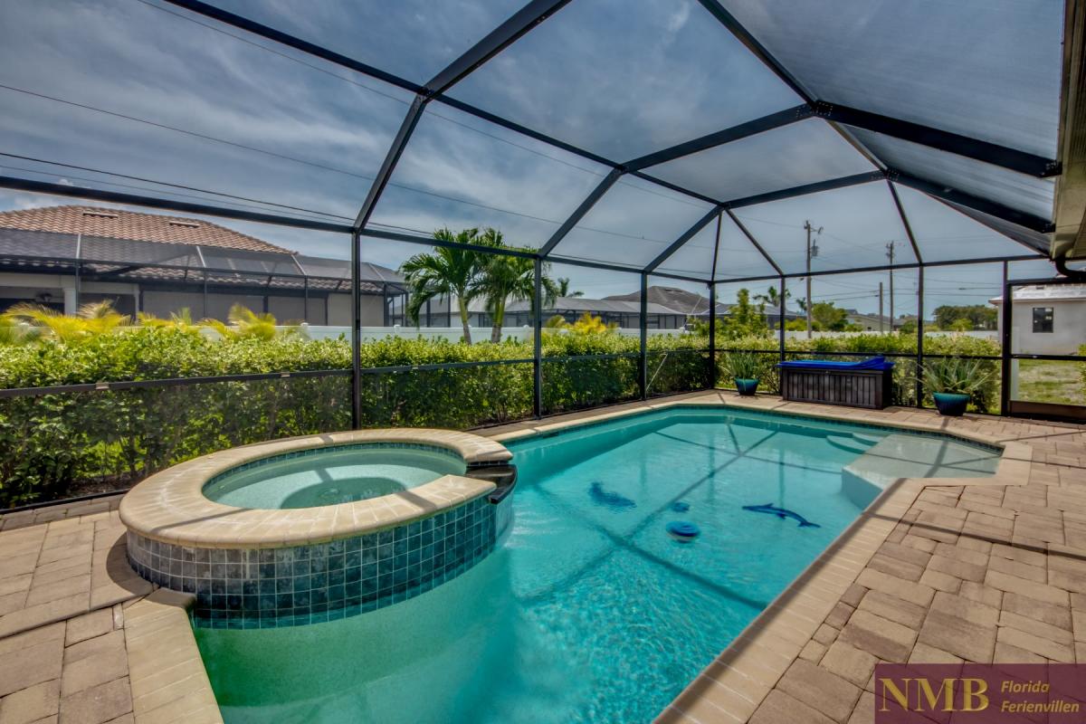 Ferienhaus-Cape-Coral-Villa-Blue-Moon_71-Pool-Hot-Tub