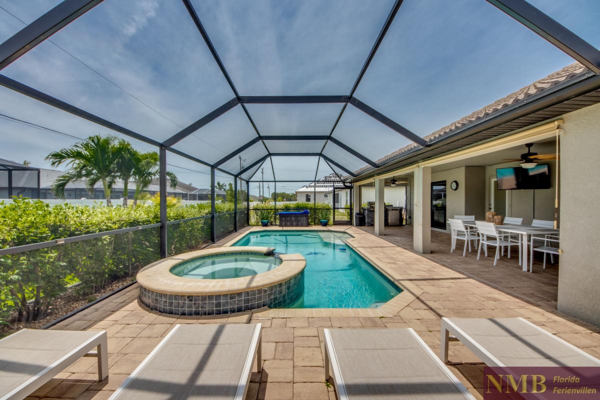 Ferienhaus-Cape-Coral-Villa-Blue-Moon_73-Pool-Hot-Tub