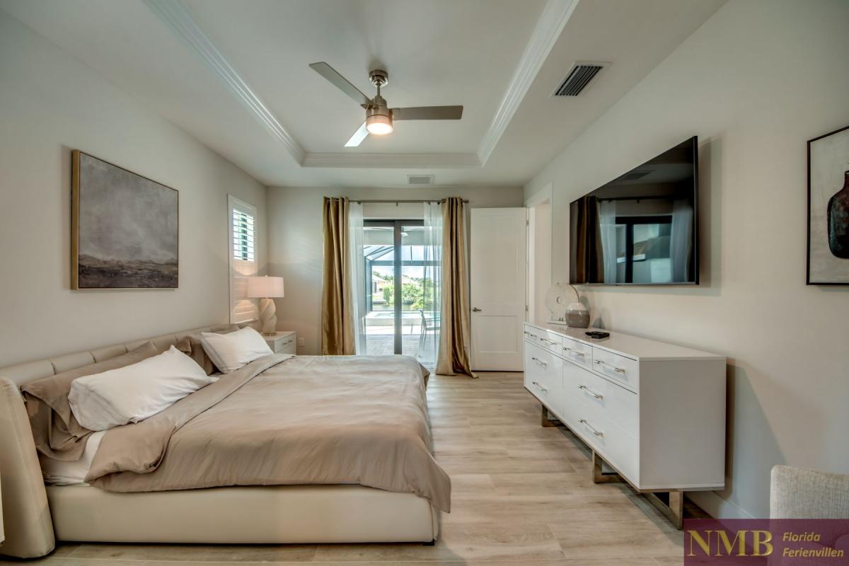 Ferienhaus-Cape-Coral-Villa-Hummingbird_36-Master-Bedroom