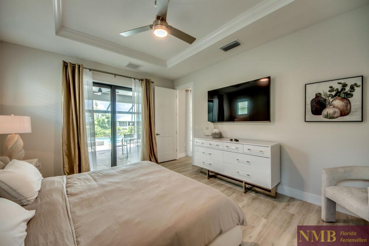 Ferienhaus-Cape-Coral-Villa-Hummingbird_37-Master-Bedroom