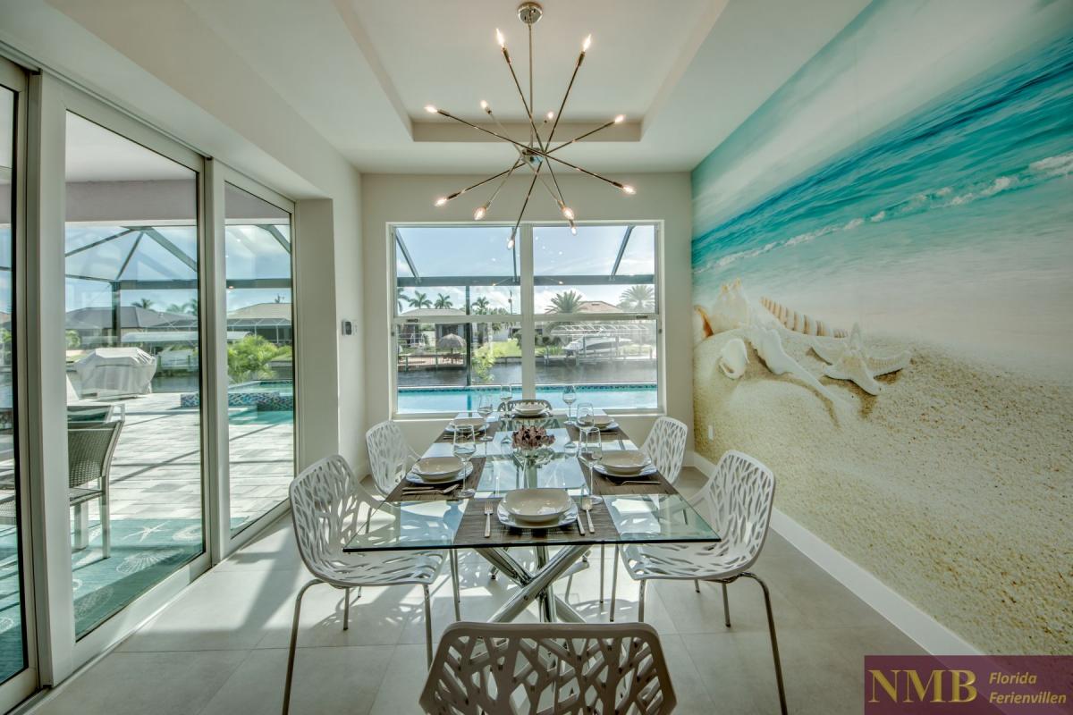 Ferienhaus-Cape-Coral-Villa-Sea-Shell_29-Dining-Room