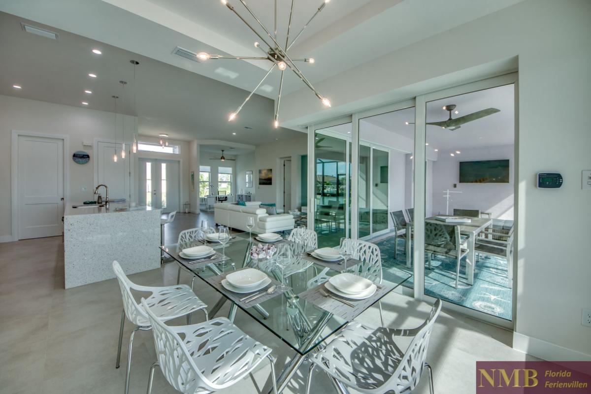 Ferienhaus-Cape-Coral-Villa-Sea-Shell_33-Dining-Room