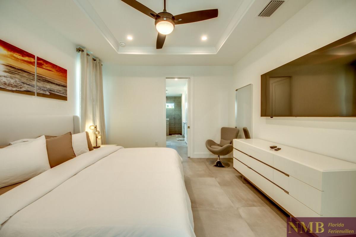 Ferienvilla-Summerwind-Cape-Coral_33-Master-Bedroom