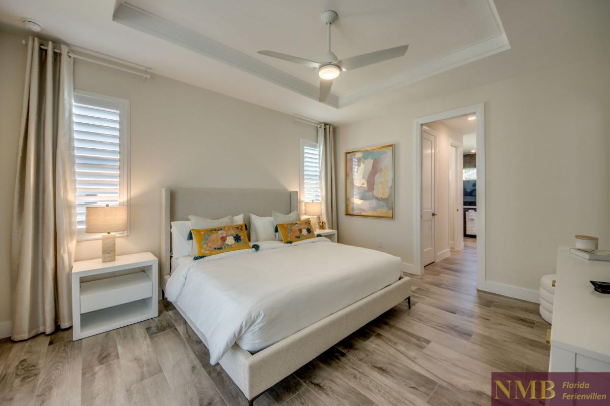 Ferienhaus-Cape-Coral-Villa-Winking-Owl_30-Master-Bedroom