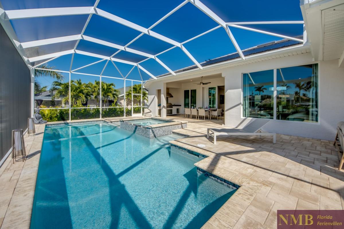 Ferienhaus-Cape-Coral-Villa-Winking-Owl_60-Pool-Hot-Tub