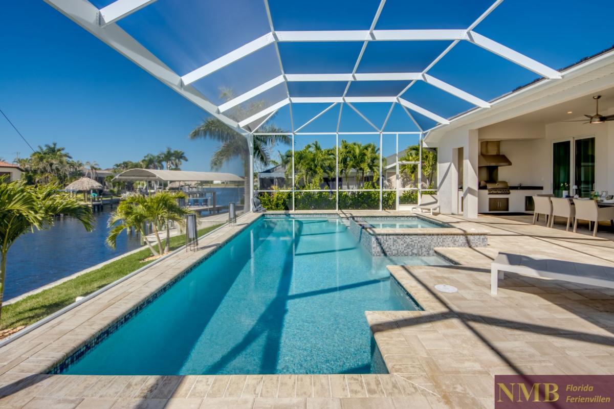 Ferienhaus-Cape-Coral-Villa-Winking-Owl_61-Pool-Hot-Tub