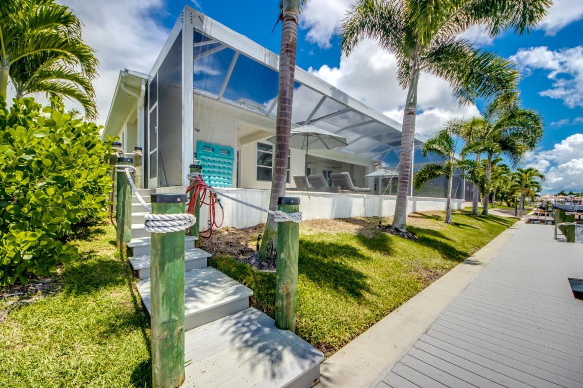 Ferienhaus-Cape-Coral-Ocean-Dream_77-Back-of-Home