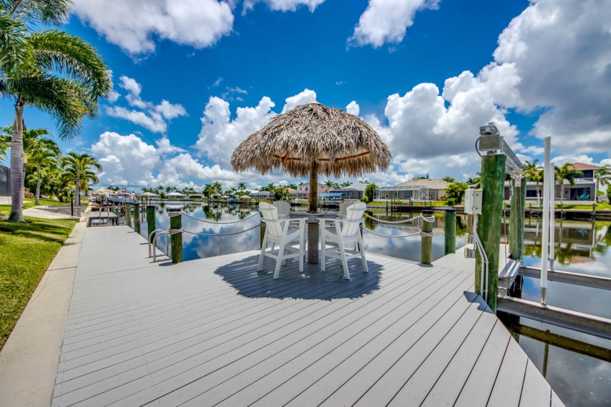 Ferienhaus-Cape-Coral-Ocean-Dream_82-Dock-Tiki