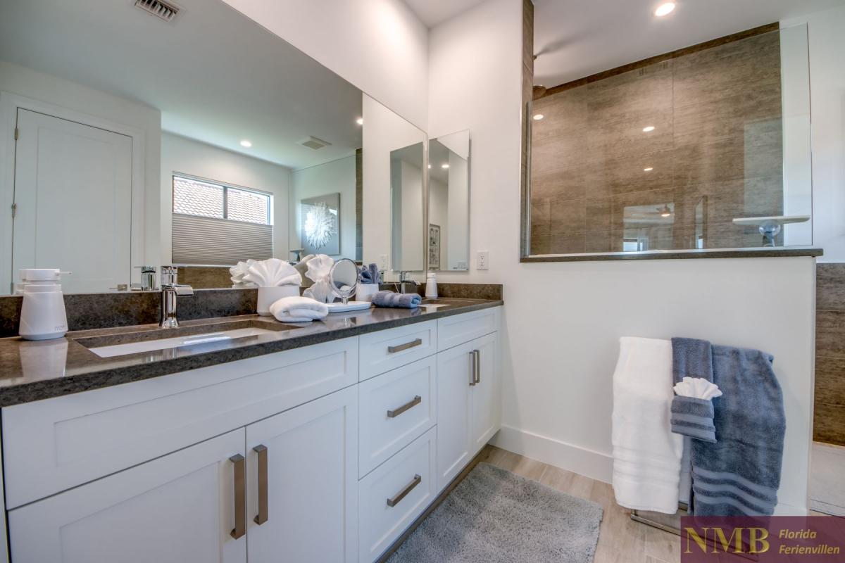 Ferienhaus-Cape-Coral-Sola_45-Master-Bathroom