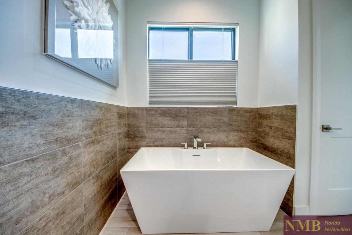 Ferienhaus-Cape-Coral-Sola_46-Master-Bathroom