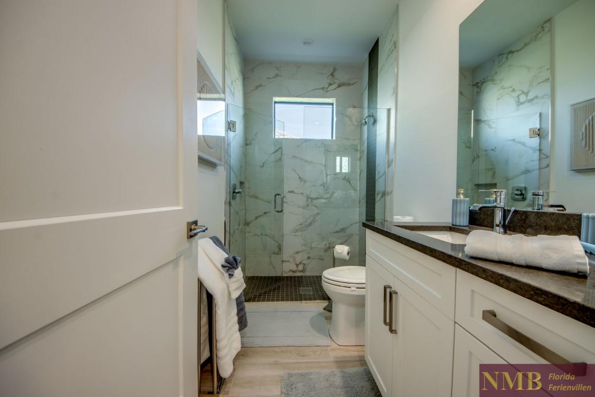Ferienhaus-Cape-Coral-Sola_53-Guest-Bathroom
