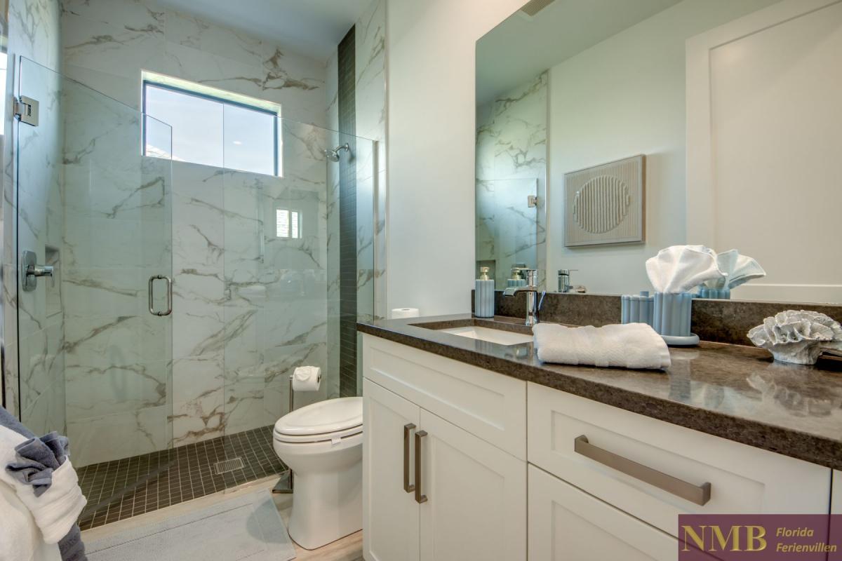 Ferienhaus-Cape-Coral-Sola_54-Guest-Bathroom