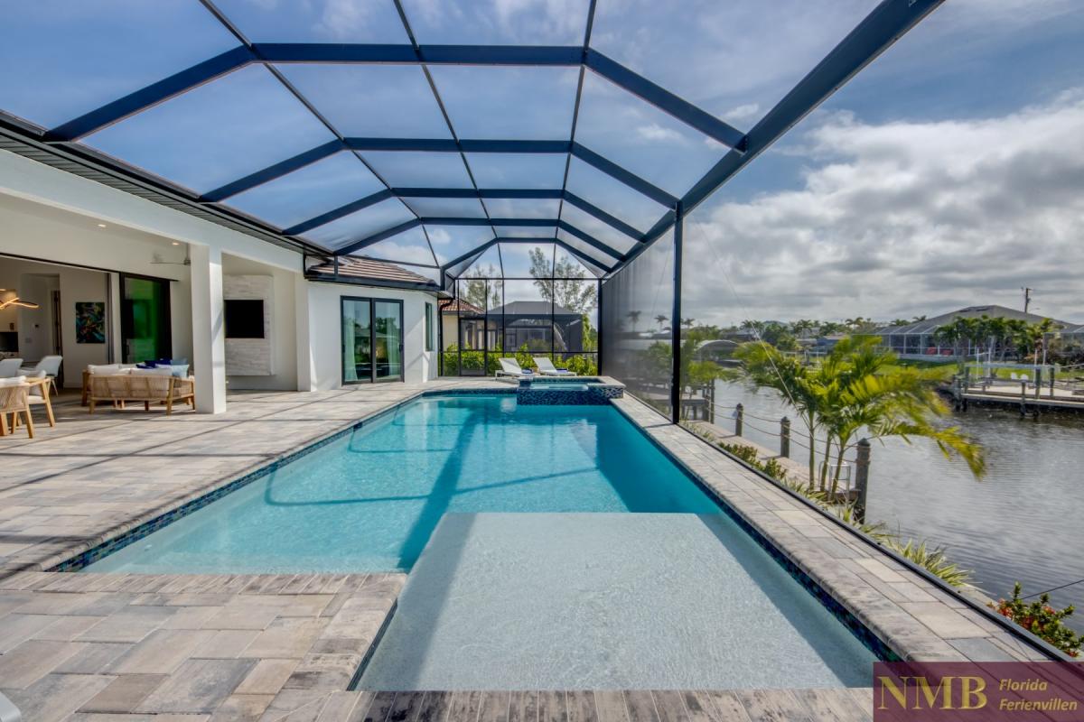 Ferienhaus-Cape-Coral-Sola_71-Pool-Hot-Tub