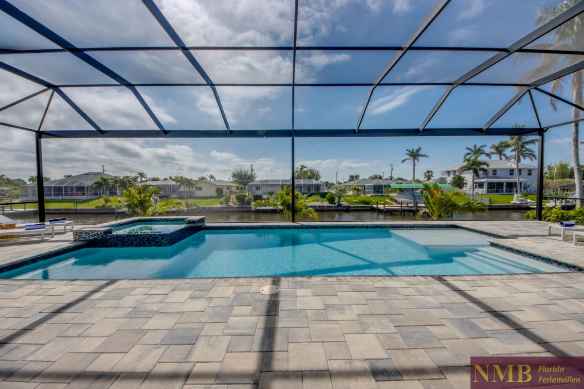 Ferienhaus-Cape-Coral-Sola_73-Pool-Hot-Tub