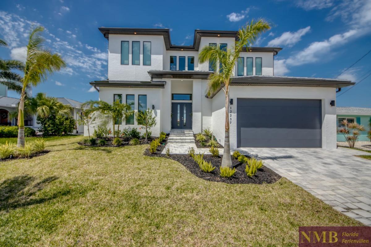 Ferienhaus-Cape-Coral-Sola_2-Front-of-Villa